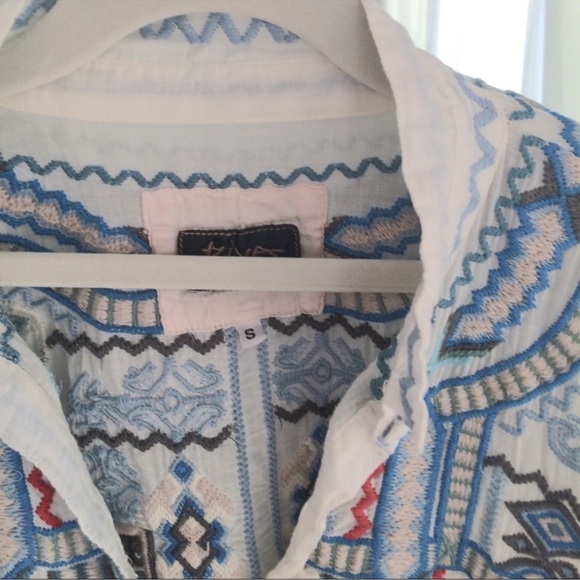 Gorgeous Embroidered NWOT top! - Picture 3 of 8